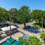 Gorgeous In With Wifi Apartment